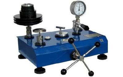 Pressure calibration bench